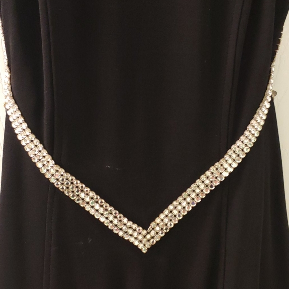 Black Gown - Picture 4 of 6